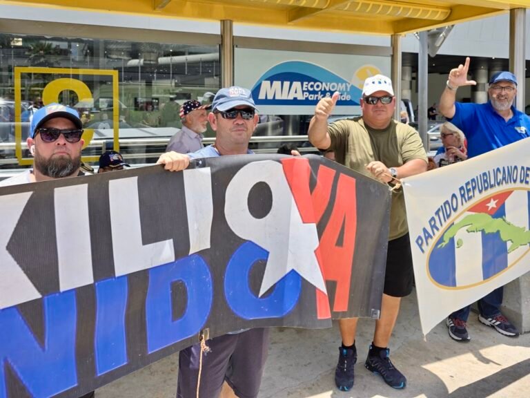 Exilio cubano responde a manifestantes pro-Cuba en Aeropuerto de Miami