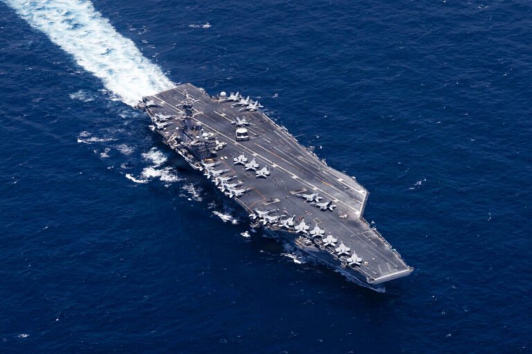Cuba está rodeada, y no es de agua: portaavión USS Nimitz en el Caribe
