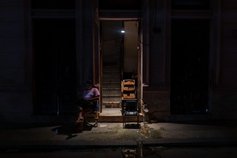 Nuevo colapso energético deja sin corriente al 61% de Cuba