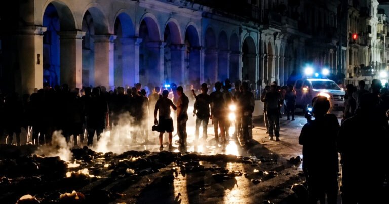 Protesta en La Habana Vieja tras 40 horas sin luz
