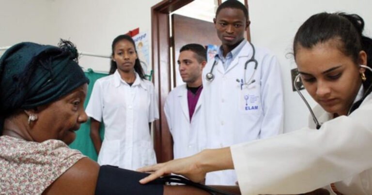 Sanitarios cubanos obtienen contratos directos con autoridades de Jamaica
